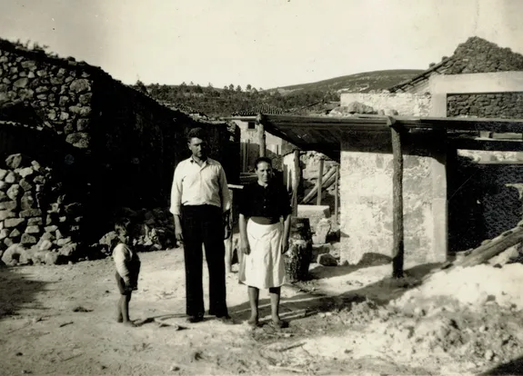 Vista antiga do Poial, com casa em construção, s.d. Espólio da família de José e Maria Helena Jorge